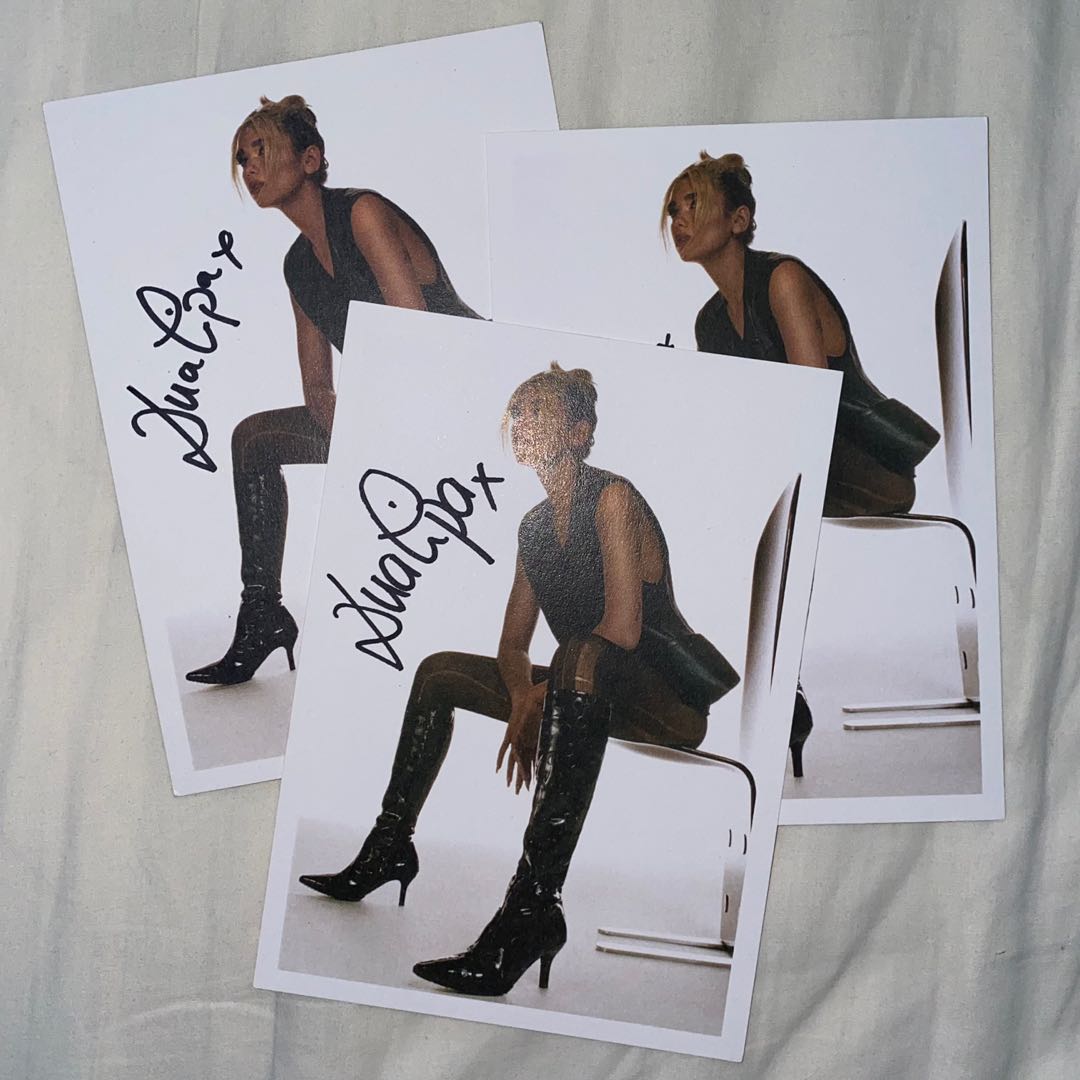 Dua Lipa Signed Art Card Official!, Musik & Media, CD, DVD & Lainnya di