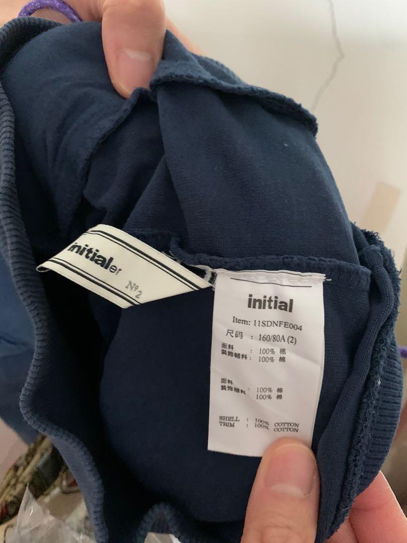initial （分類：外套及戶外衣服）位於 Hong Kong。 由 heell00 提交（商品編號 1037957109，圖片 3）。簡介： size 2。