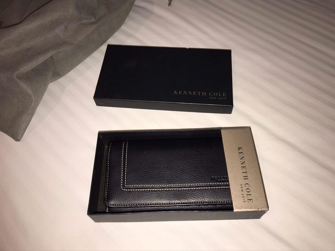 Kenneth Cole Women’s Wallet (Category: Luxury Bags & Wallets) located in Quezon City. Submitted by jvh13 (Listing ID 1037892524, Image 1). Description: Brand new Never used Complete w box .