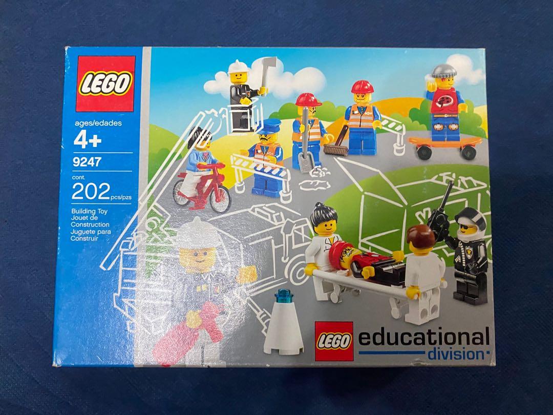 Lego 9247 Community Workers, 興趣及遊戲, 玩具& 遊戲類- Carousell
