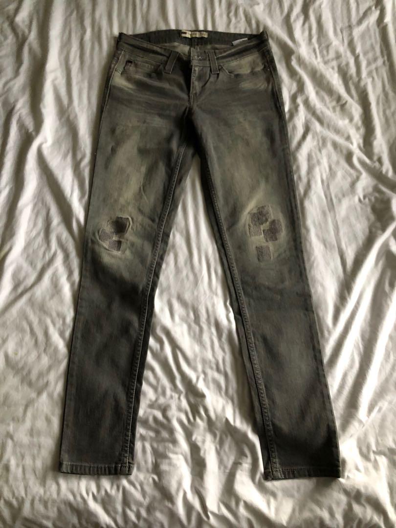 levi's demi curve low rise skinny