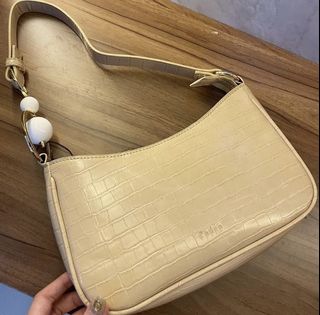 (Kategori: ) berada di . Dikirim oleh preloved_rf (ID iklan 1037917822, Gambar 1). Deskripsi: .