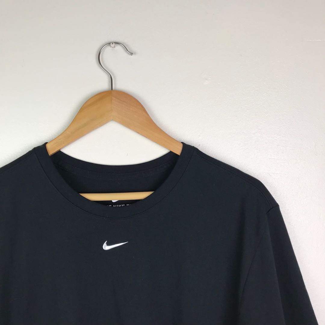 nike t shirt with tick in middle