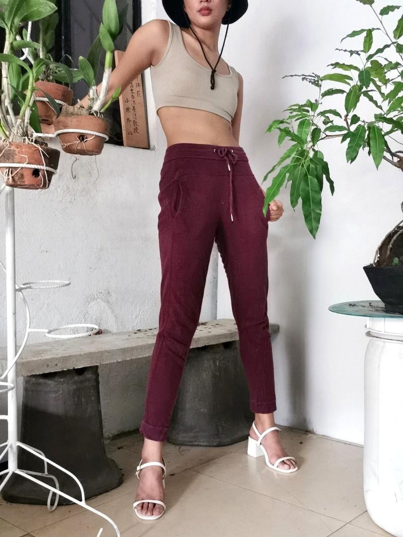 maroon sweatpants outfit