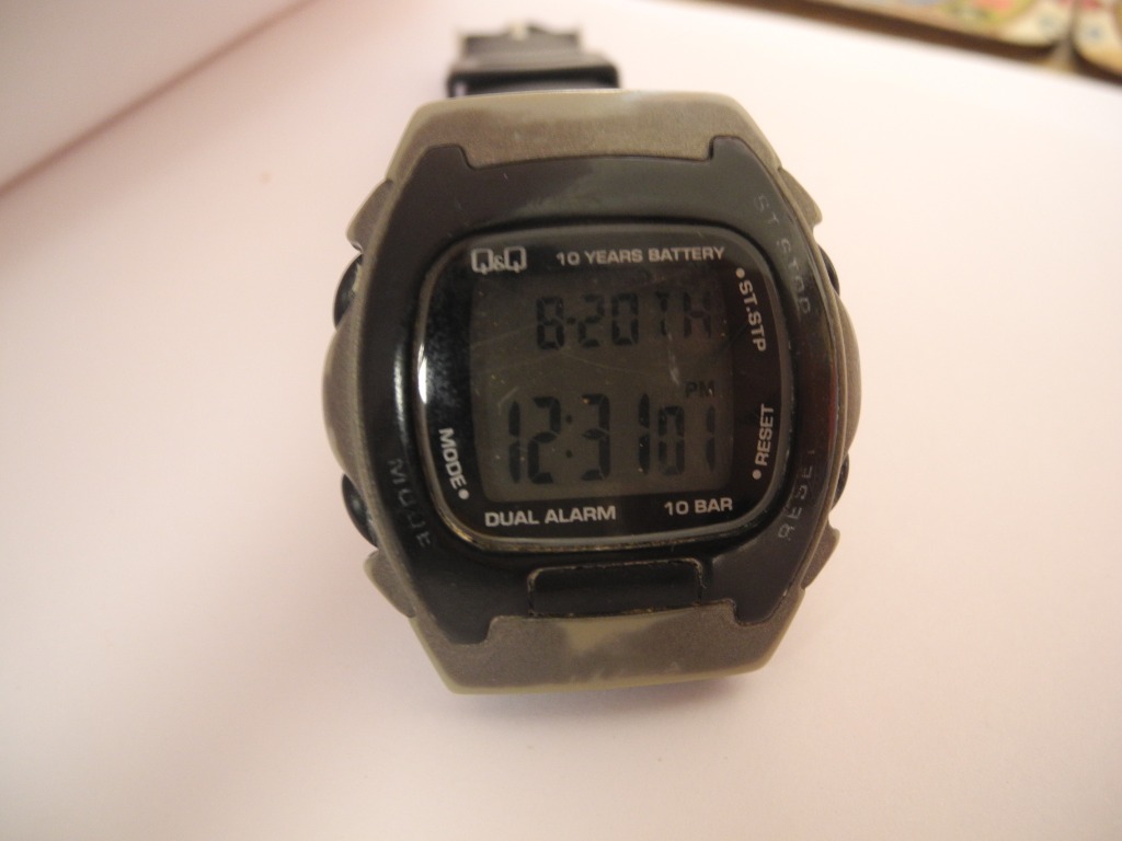 Q&q hotsell watches digital