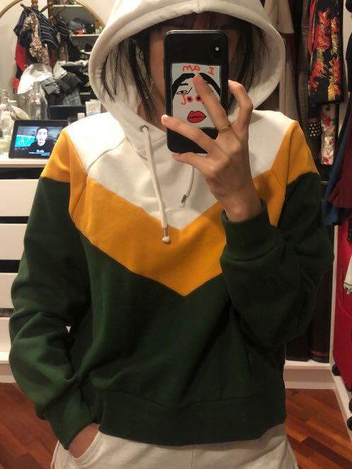 semi cropped hoodie