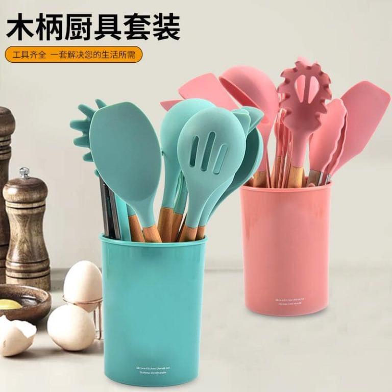 Silicon Kitchen Tools Set (Category: Bakeware) located in Manila. Submitted by affordshopz (Listing ID 1037984314, Image 3). Description: OPEN FOR DELIVERY.