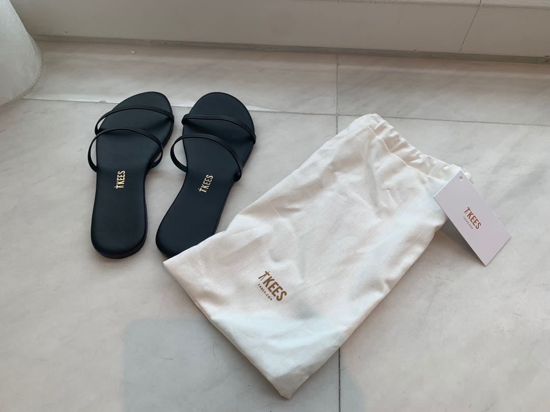 Tkees gemma black top
