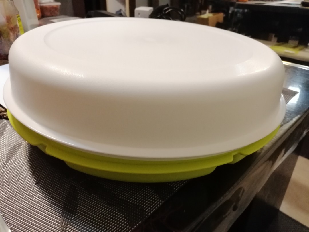 Tupperware serving platter, Furniture & Home Living, Kitchenware
