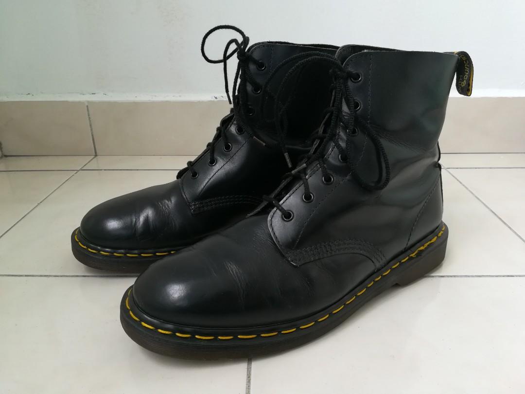 Dr martens hotsell 7 eyelet boots