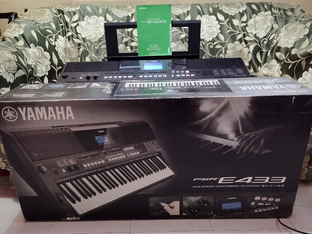 Yamaha PSR E433 Electric Piano Portable Keyboard, Hobbies & Toys, Music