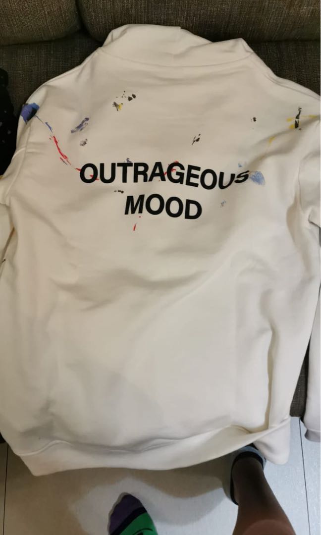 Outrageous mood online hoodie zara