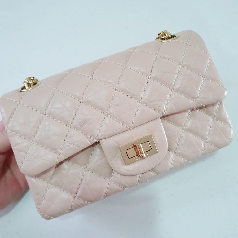 Chanel reissue hotsell 224 size