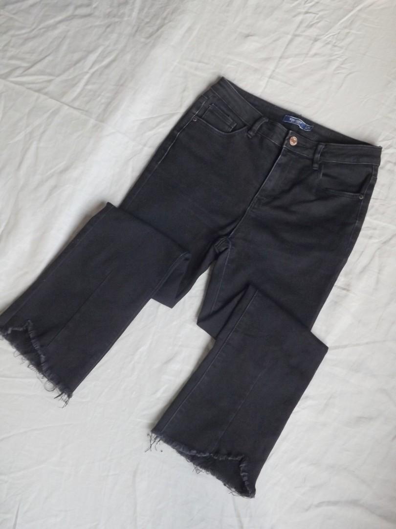 black frayed hem jeans