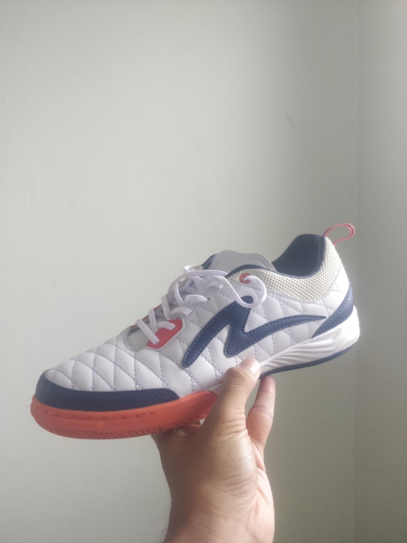 Kasut futsal specs