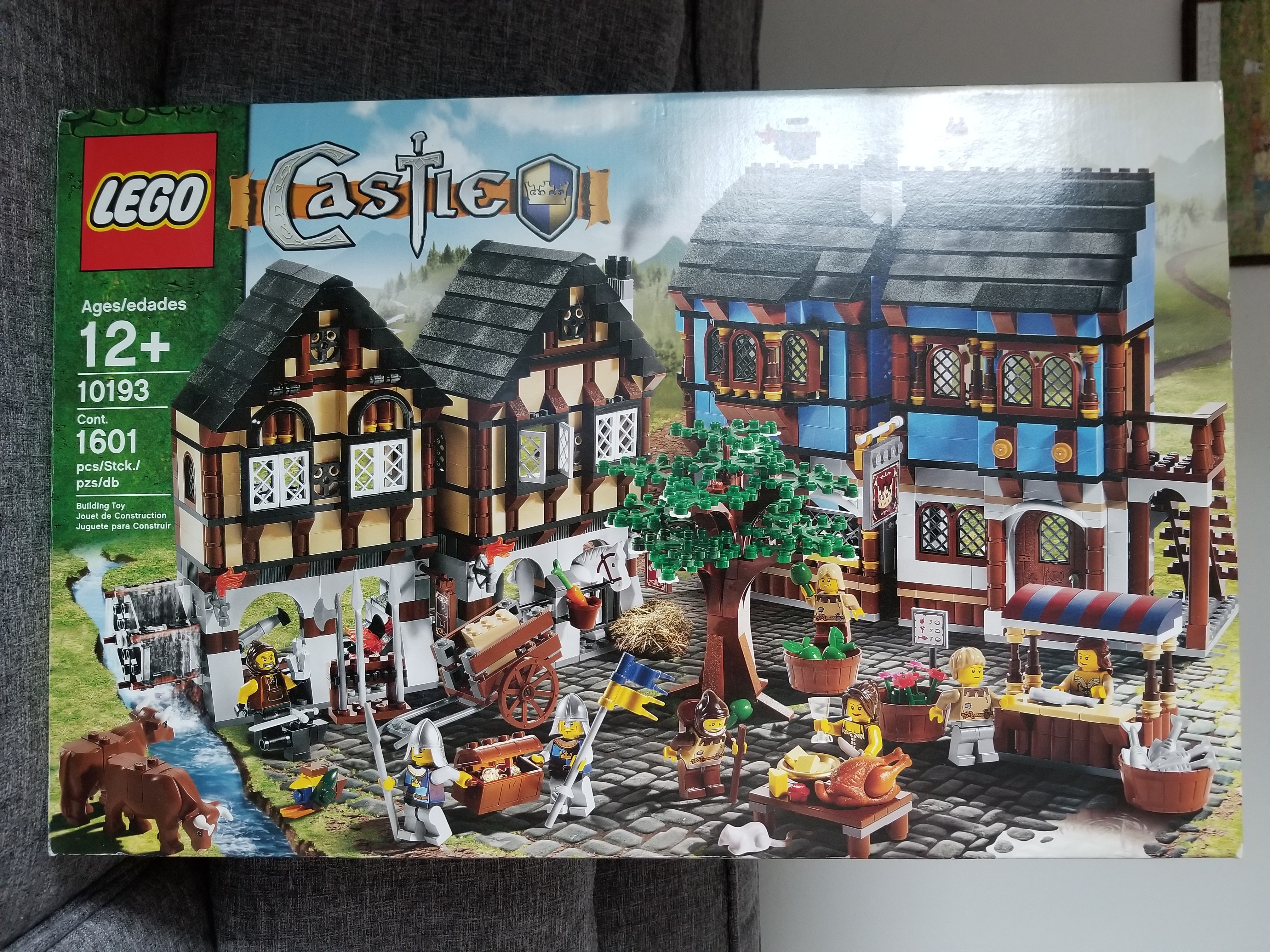 Lego 10193 Castle Village, 興趣及遊戲, 玩具& 遊戲類- Carousell