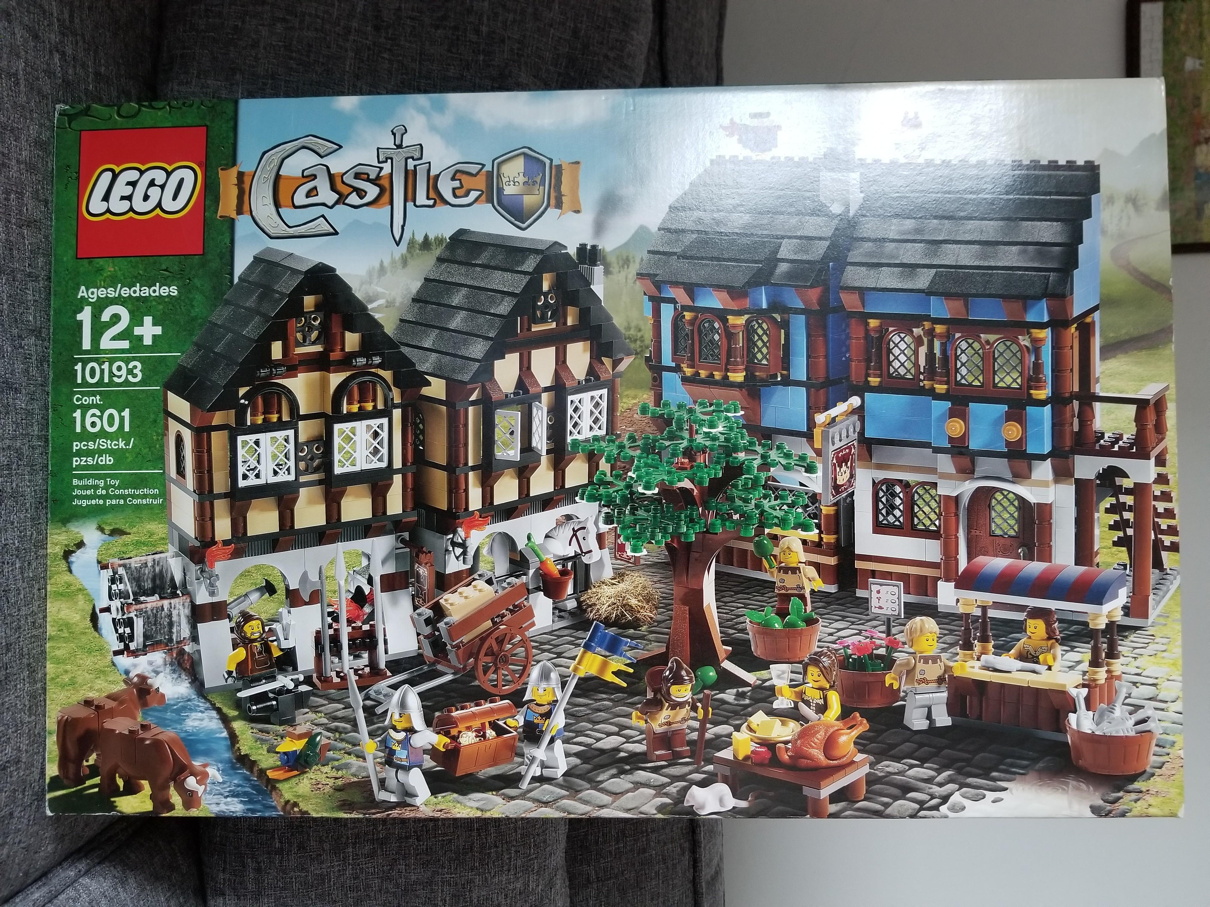 Lego 10193 Castle Village, 興趣及遊戲, 玩具& 遊戲類- Carousell