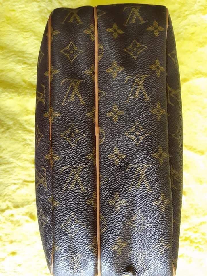 Lv monogram canvass reporter MM messenger bag (Category: Luxury Bags & Wallets) located in Pasay City. Submitted by clotheslinemanila (Listing ID 1038245214, Image 3). Description: 🔶️no code 🔶️sign of usage.