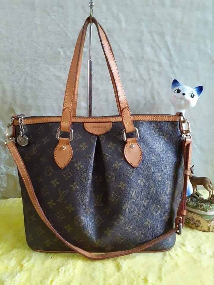 Lv monogram PALERMO MM tote handbag (Category: Luxury Bags & Wallets) located in Pasay City. Submitted by clotheslinemanila (Listing ID 1038245558, Image 1). Description: 🔶️coded not searchable 🔶️minimal sign of usage only.