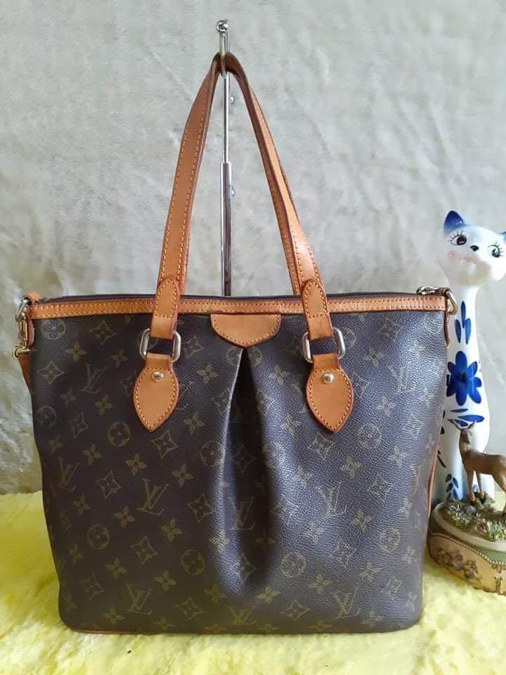 Lv monogram PALERMO MM tote handbag (Category: Luxury Bags & Wallets) located in Pasay City. Submitted by clotheslinemanila (Listing ID 1038245558, Image 3). Description: 🔶️coded not searchable 🔶️minimal sign of usage only.
