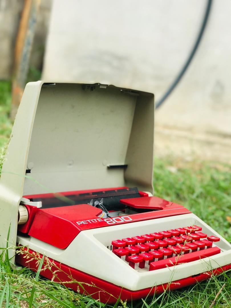 Petite 800 typewriter, Furniture and Home