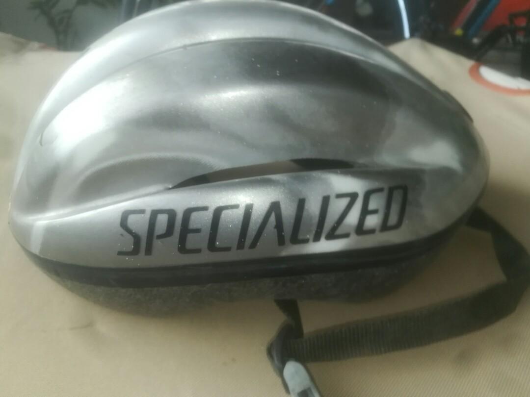 Specialized helmet (Category: Bicycles) located in Taguig. Submitted by bomangahas03 (Listing ID 1038146580, Image 1). Description: Specialized helmet used lining needs replacement replacement lining is available online for just p100 payment by g cash lalamove or Lbc delivery.