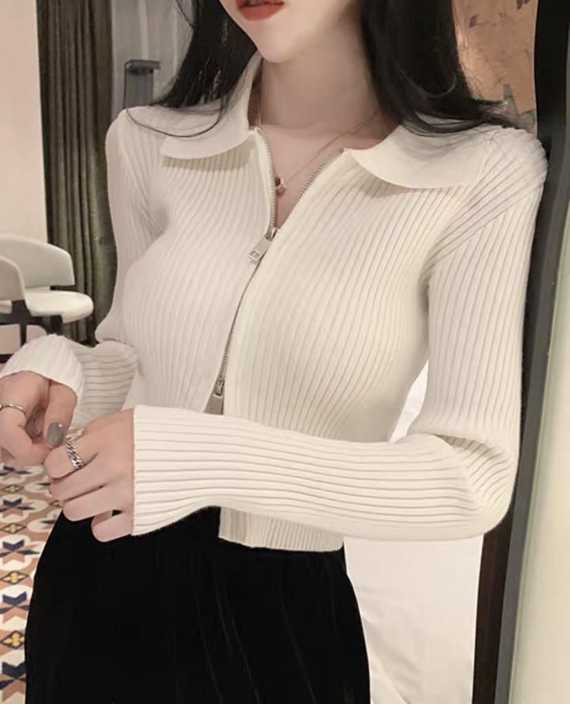 White knitted long sleeve top