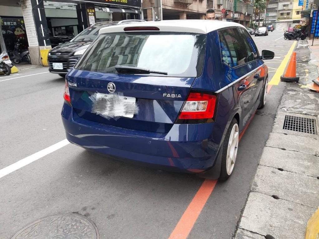 整年稅金只要8000多就是這麼省 skoda fabia 2015年改款 一手車 1 2cc省油省稅 tsi渦輪增壓引擎車款擁有110匹最大馬力 ikey 17吋鋁圈 定速 防滑 改款後
