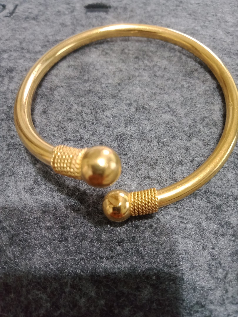 Gents bangle design in gold store