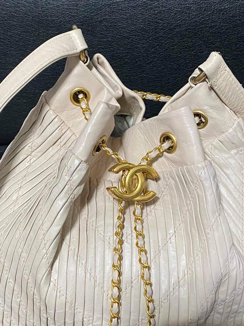 Auth Chanel bucket (Category: Luxury Bags & Wallets) located in Davao. Submitted by gingerdust (Listing ID 1038407405, Image 3). Description: .