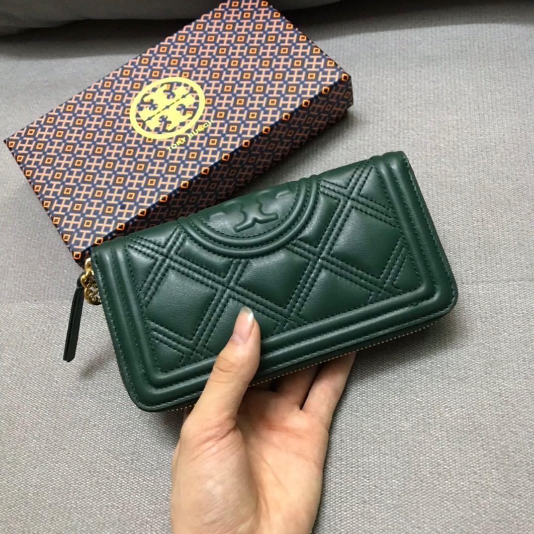 Authentic Tory Burch Fleming Wallet Green, Luxury, Bags & Wallets on  Carousell