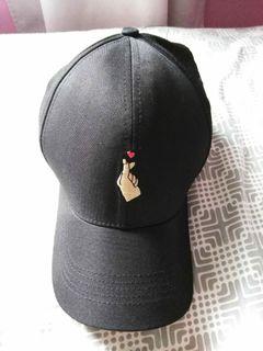 Black Finger heart hat