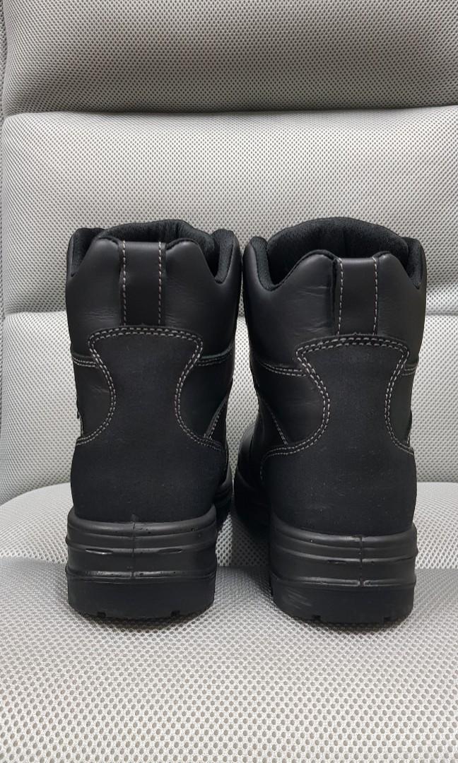 BLUNDSTONE Black anti-static safety boot, Men's Fashion, Footwear ...