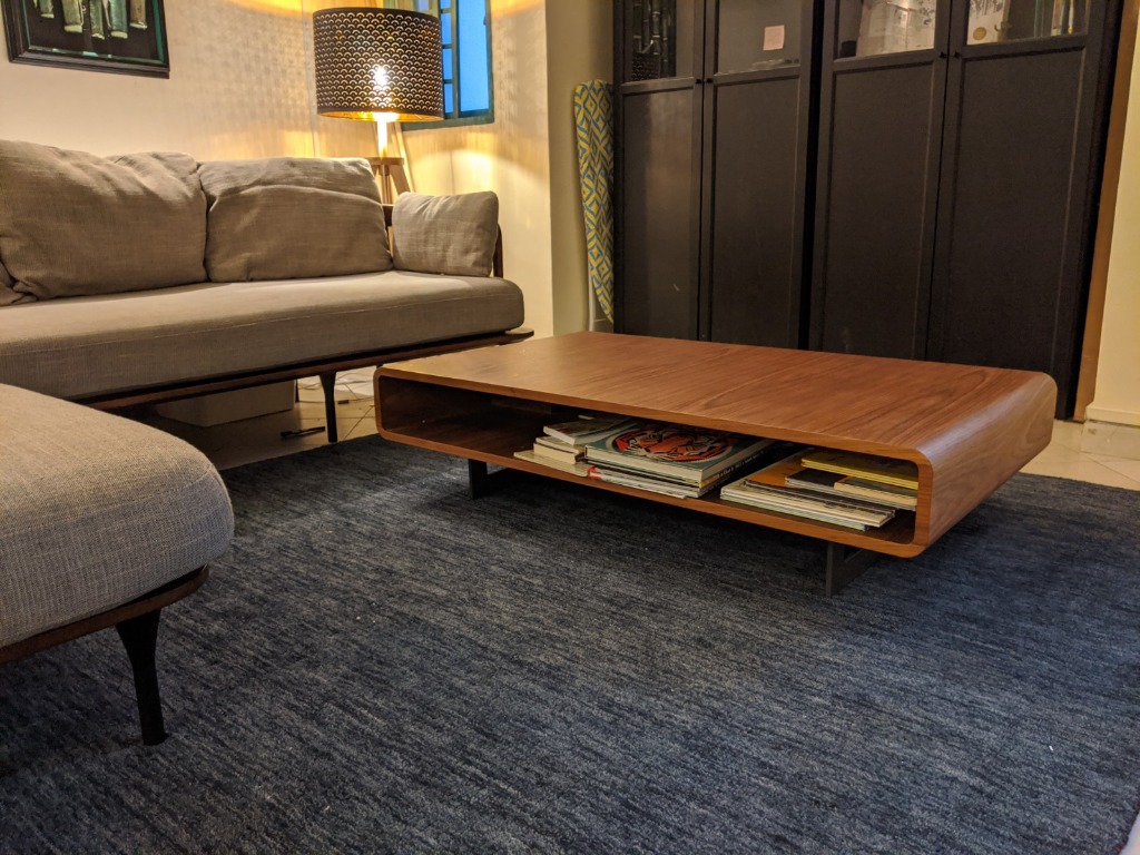 Coffee store table castlery