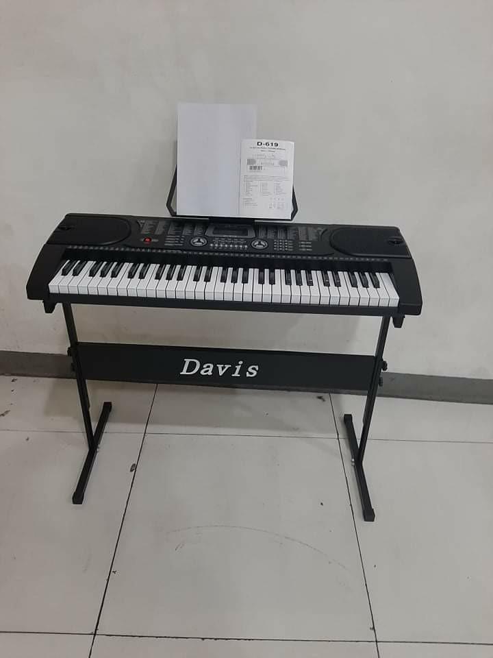 Davis d 619 61 keys piano keyboard Hobbies Toys Music Media