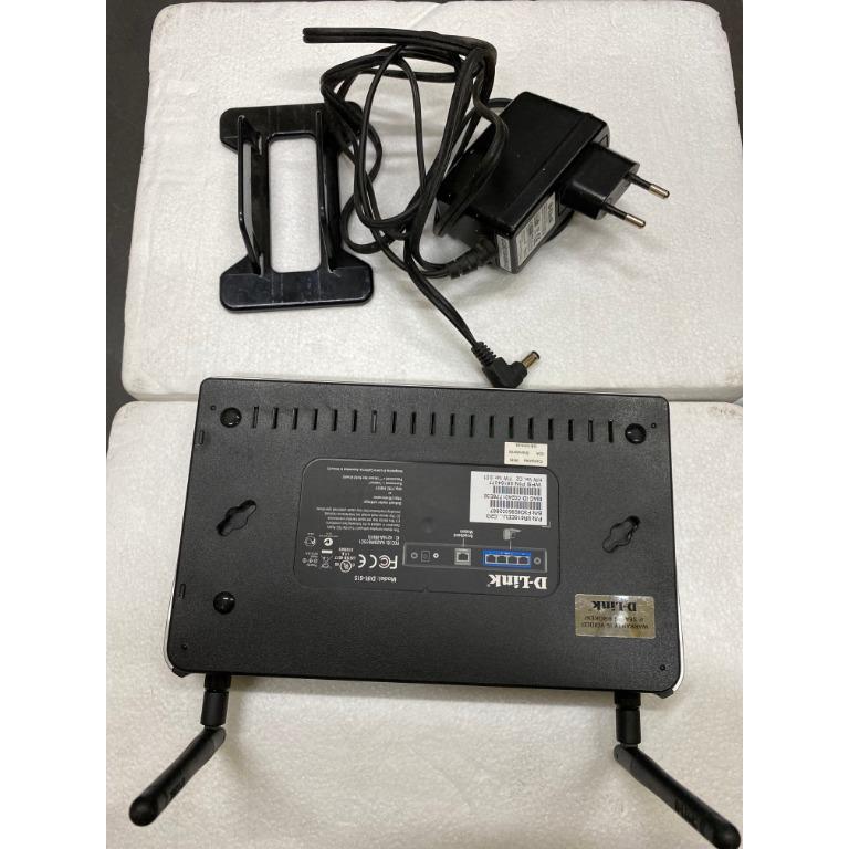 Dlink DIR 615 router (Category: Networking) located in Valenzuela. Submitted by cletini (Listing ID 1038286011, Image 3). Description: Used but in good condition. No box but with adaptor and stand. .