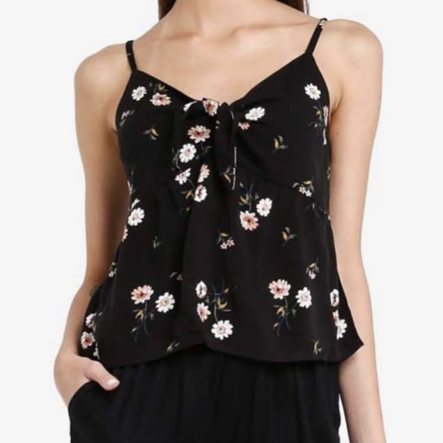 HOLLISTER FLORAL TOP, Women's Fashion, Tops, Sleeveless on Carousell