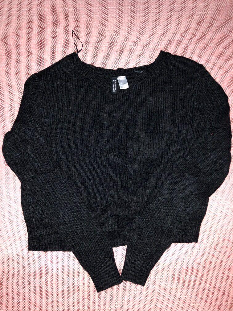H&M knit cardigan (Category: Others Tops) located in Quezon City. Submitted by ptriestodeclutter (Listing ID 1038446131, Image 2). Description: Black knit cardigan Semi crop.