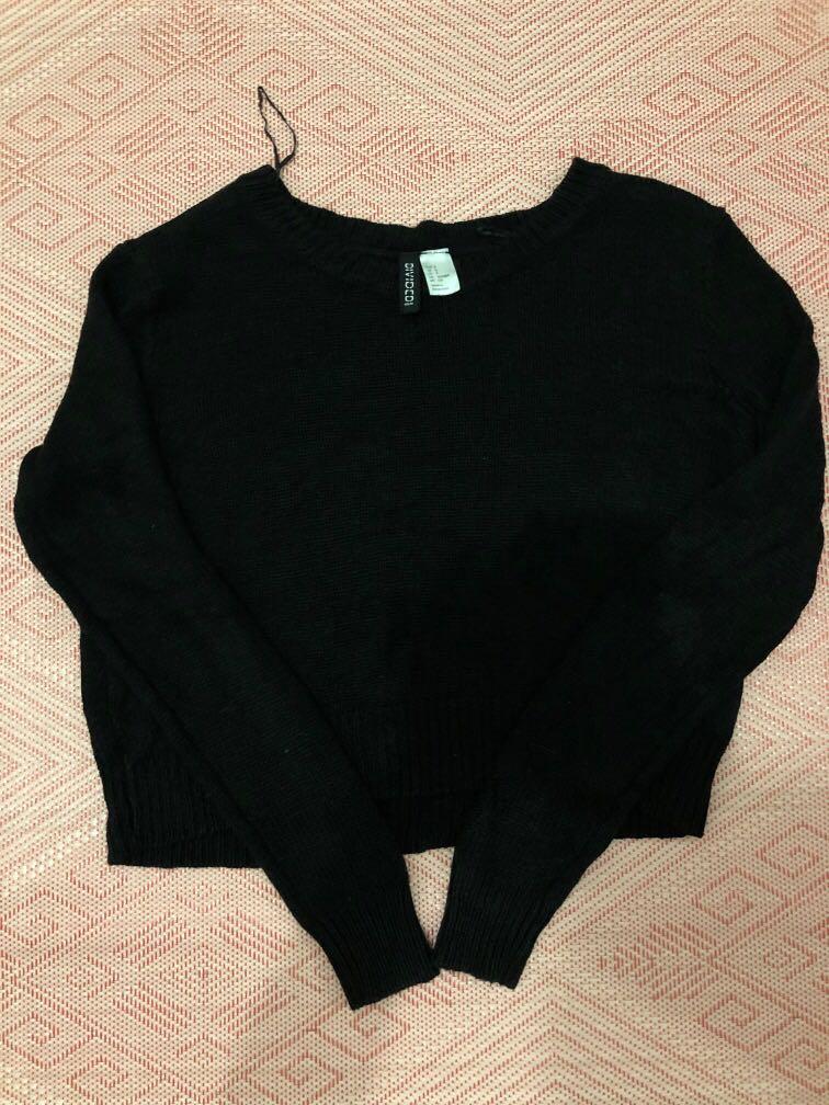 H&M knit cardigan (Category: Others Tops) located in Quezon City. Submitted by ptriestodeclutter (Listing ID 1038446131, Image 1). Description: Black knit cardigan Semi crop.