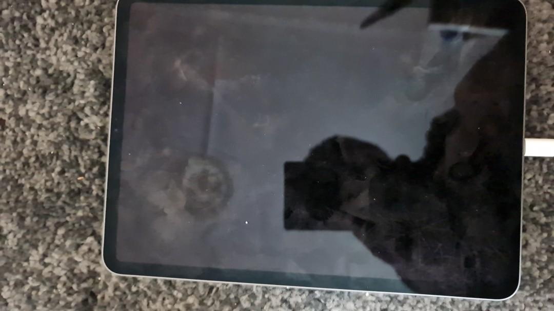 Ipad Pro 11 Inch 256gb With Applecare Mobile Phones Tablets Tablets On Carousell