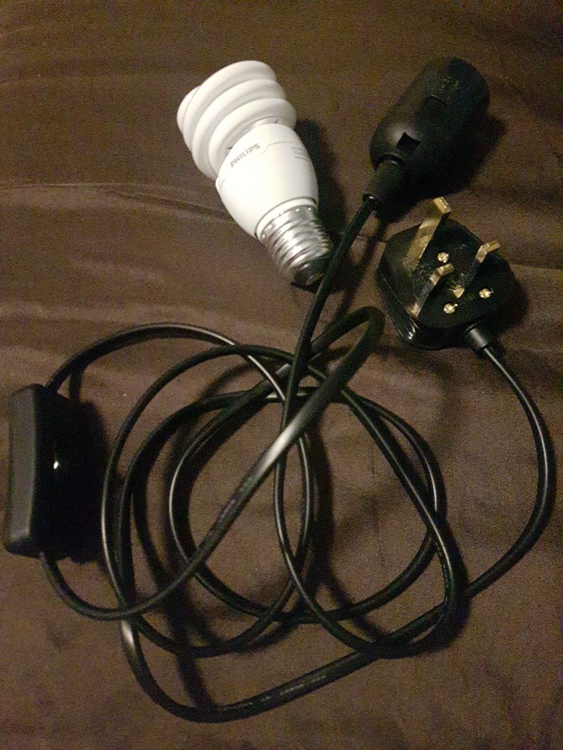 Light Bulb Holder with Switch and SG Plug + Philips E27 Bulb, Furniture