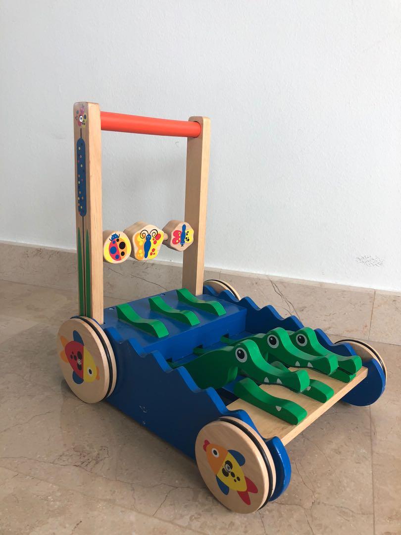 alligator push walker