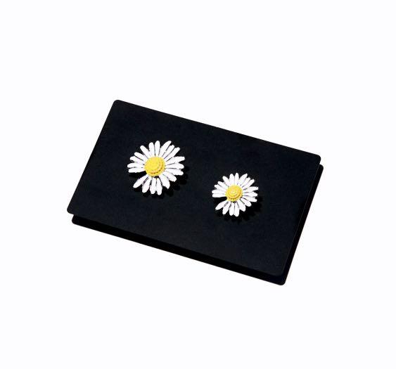 Peaceminusone- PMO DAISY PIN SET #1 YELLOW, 興趣及遊戲, 收藏品及