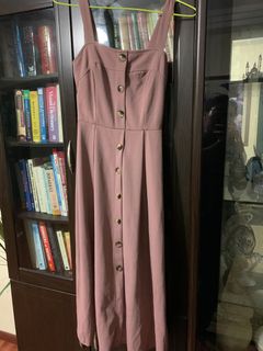 (Category: ) located in . Submitted by ilms.closet (Listing ID 1038410854, Image 1). Description: .