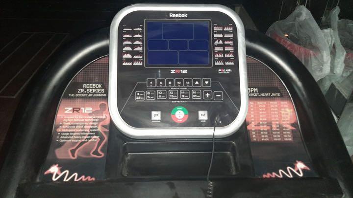 tipo Ocupar camioneta Reebok ZR12 treadmill, Sports Equipment, Exercise & Fitness, Cardio &  Fitness Machines on Carousell