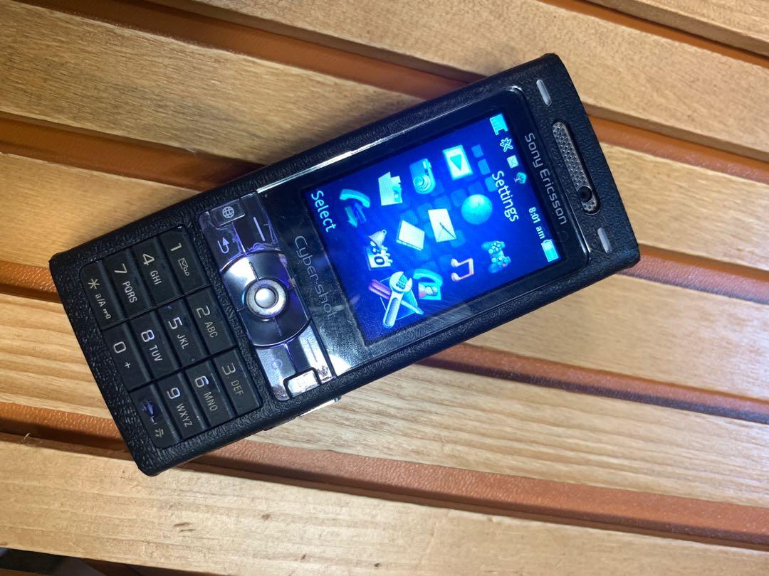 Sony ericson cybershot (Category: Android Others) located in Quezon City. Submitted by king.faisal (Listing ID 1038298330, Image 3). Description: Sony ericsson Issue: lcd burn (need na palitan or for parts and restoration / collection nalang Old casing di n makinis , bawal sa maarte pero naka (decal wrap sticker) Unit and battery only Location: North edsa.