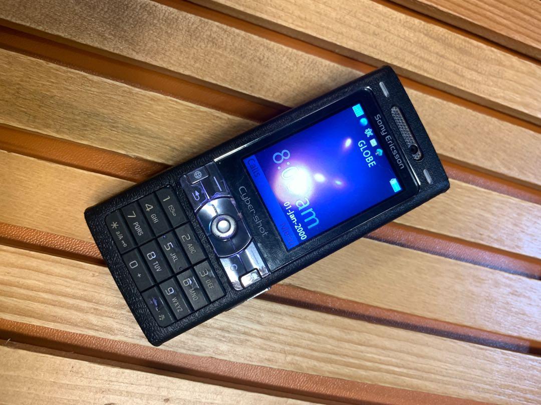 Sony ericson cybershot (Category: Android Others) located in Quezon City. Submitted by king.faisal (Listing ID 1038298330, Image 1). Description: Sony ericsson Issue: lcd burn (need na palitan or for parts and restoration / collection nalang Old casing di n makinis , bawal sa maarte pero naka (decal wrap sticker) Unit and battery only Location: North edsa.