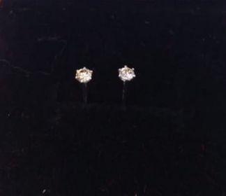 0.10 ct diamond stud earrings 18k WG w/Certificate
