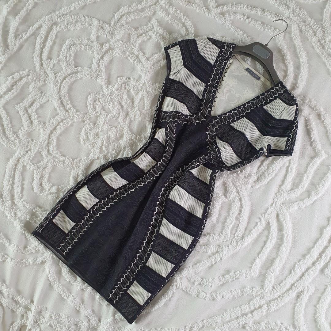 Authentic Alexander McQueen Dress (Category: Luxury Apparel) located in Taguig. Submitted by janabanana101 (Listing ID 1032891490, Image 1). Description: Never been used. Bought for over 100k in store. Size: M RFS: Decluttering Selling now for 40K from 50k (Negotiable).