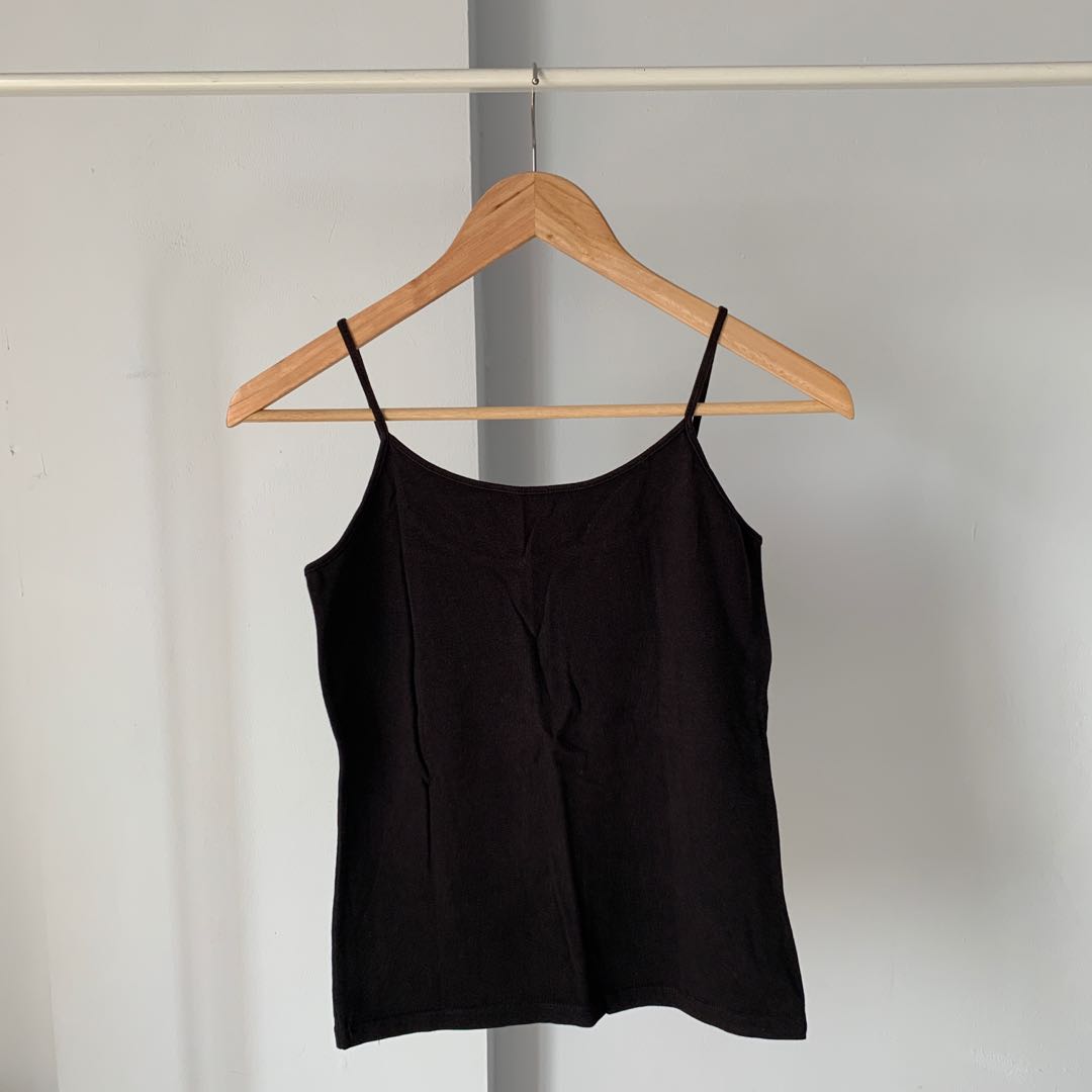 tanktop pendek hmm hitam lace, Fesyen Wanita, Pakaian Wanita, Atasan di  Carousell